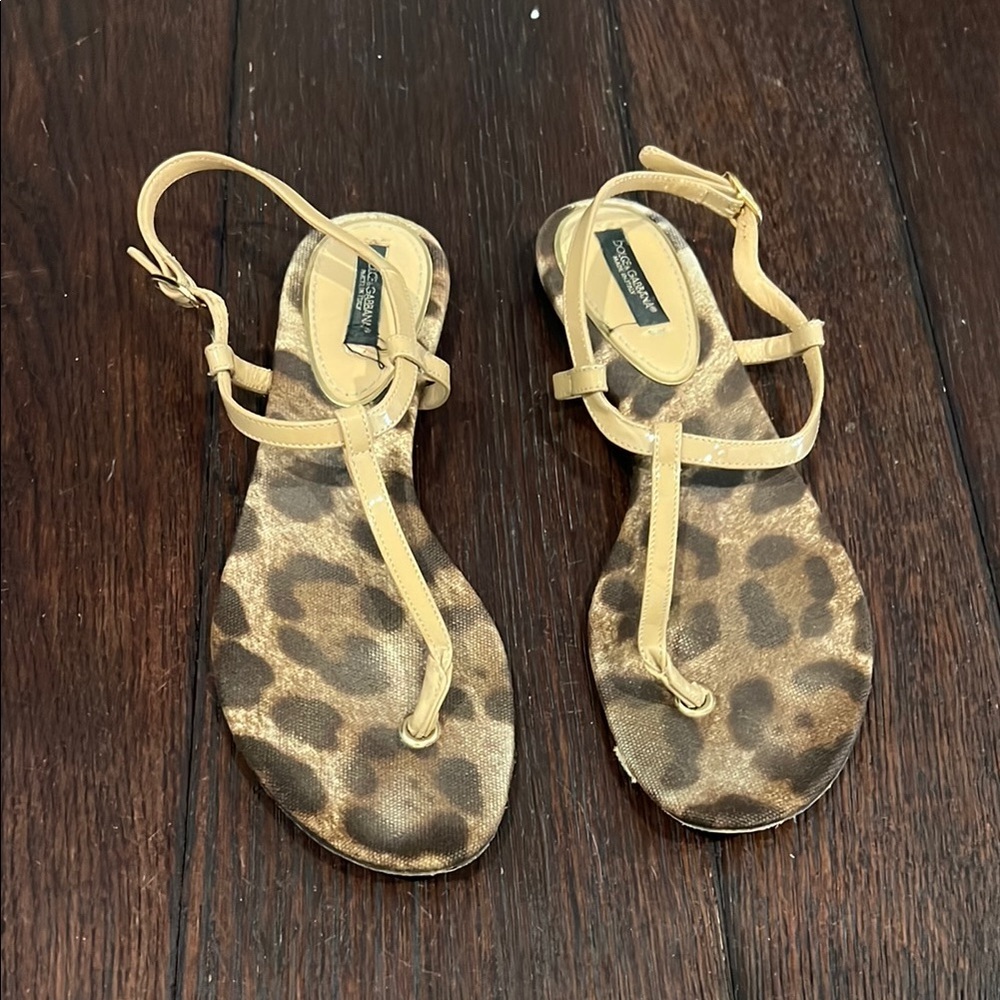 Dolce and gabbana sandalsStylish Leopard Print Sandals